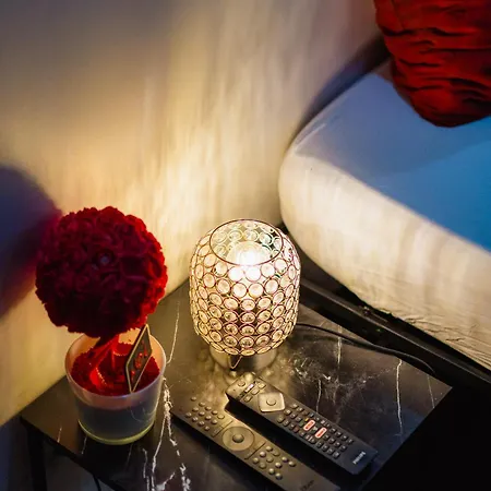 아파트 Le Qube Romantique By Prestige Living - Sauna & Balneo 2 Places - *
