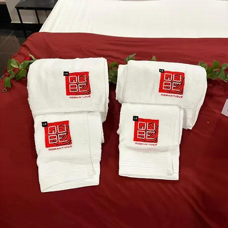 公寓 Le Qube Romantique By Prestige Living - Sauna & Balneo 2 Places -